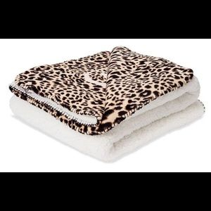 Brand New Victoria Secret Sherpa Blanket!